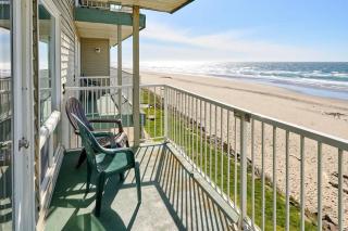 Oceanfront Suite - Sleeps 6 - Beach and Pool Access - 6