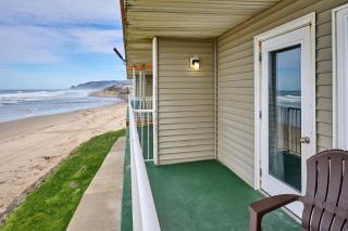 Oceanfront Suite - Sleeps 6 - Beach and Pool Access - 4