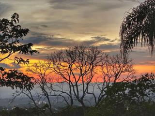 CR MARIPOSA RENTALS Brand New lake view Penthouse with office space - 3