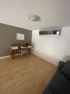 Brand New lakeview Penthouse - Santa Ana - 7