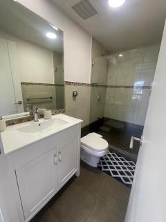 Brand New lakeview Penthouse - Santa Ana - 3