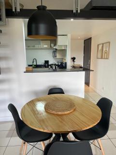Brand New lakeview Penthouse - Santa Ana - 2