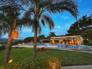 CR MARIPOSA RENTALS Brand New lake view Penthouse with office space - 0
