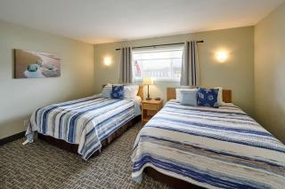 Oceanfront Suite - Sleeps 6 - Beach Access & Full Kitchen - 7