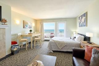 Amazing Ocean View Suite - Sleeps Six - Pool Access & Hot Tub - 2