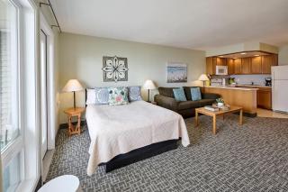 Fireplace Suite With King Bed Full Kitchen Ocean Views - Heated Indoor Pool and Hot Tub - 4