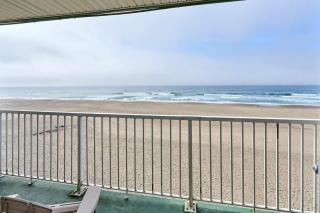 Fireplace Suite With King Bed Full Kitchen Ocean Views - Heated Indoor Pool and Hot Tub - 2