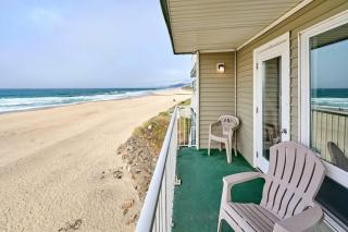 Fireplace Suite With King Bed Full Kitchen Ocean Views - Heated Indoor Pool and Hot Tub - 1