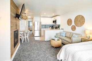 Deluxe Suite for 6 King Bed & Ocean Views Pool and Hot Tub - 3