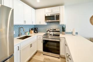 Deluxe Suite for 6 King Bed & Ocean Views Pool and Hot Tub - 2