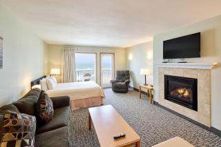 Fireplace Suite With King Bed and Full Kitchen - Pool and Hot Tub Access - Lincoln City - 0