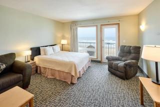 Fireplace Suite With King Bed and Full Kitchen - Pool and Hot Tub Access - Lincoln City - 9