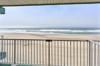 Fireplace Suite With King Bed and Full Kitchen - Pool and Hot Tub Access - Lincoln City - 7