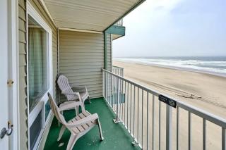 Fireplace Suite With King Bed and Full Kitchen - Pool and Hot Tub Access - Lincoln City - 8