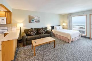 Fireplace Suite With King Bed and Full Kitchen - Pool and Hot Tub Access - 4