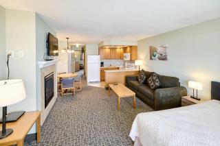 Fireplace Suite With King Bed and Full Kitchen - Pool and Hot Tub Access - 3