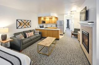 Oceanfront Suite - King Bed - Heated Indoor Pool & Hot Tub - 5