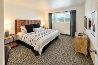 Oceanfront Suite - King Bed - Heated Indoor Pool & Hot Tub - 7