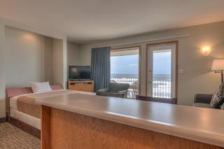 Beachfront Suite with Ocean View Full Kitchen Pool & Hot Tub Access - 6