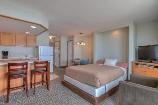 Beachfront Suite with Ocean View Full Kitchen Pool & Hot Tub Access - 4