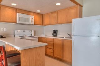 Beachfront Suite with Ocean View Full Kitchen Pool & Hot Tub Access - 2