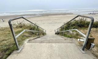 King Suite - Top Floor - Ocean View - Beach Access - Pool & Hot Tub - Lincoln City - 3