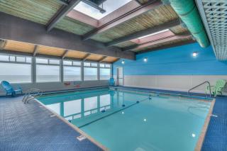 King Suite - Top Floor - Ocean View - Beach Access - Pool & Hot Tub - Lincoln City - 4