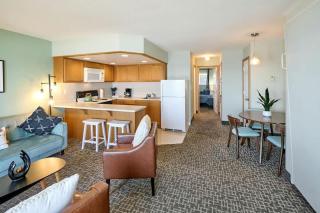 King Suite - Top Floor - Ocean View - Beach Access - Pool & Hot Tub - 3