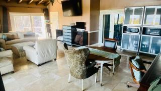 Private Studio Style Big Estate View Pool Oasis Women ONLY CONTACT B4 BOOKING - 1