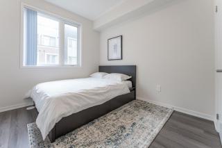Luxury Townhouse in Vaughan - 4