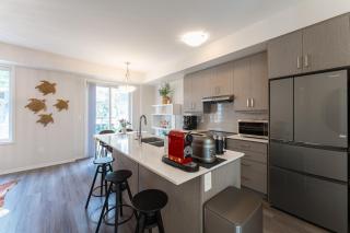 Luxury Townhouse in Vaughan - 2