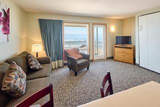 Oceanfront King Suite With Full Kitchen Beach Access Pool & Hot Tub - 9