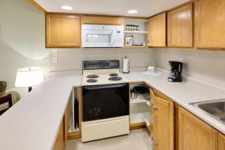 Oceanfront Family Suite With Full Kitchen Beach Access Pool & Hot Tub - 2