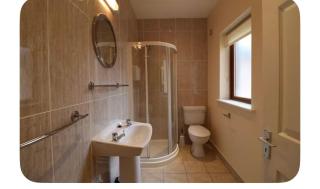 Killaloe Hotel Holiday Home 2Bedroom - Killaloe - 4