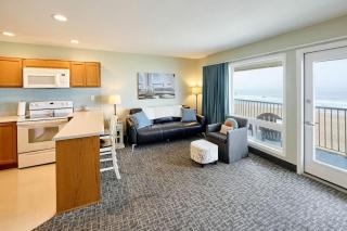Oceanfront Family Suite - Full Kitchen - Beach Access - Pool & Hot Tub - 8