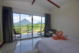 New, Hilltop Bungalow 1 W- Spectacular Volcano View - 1