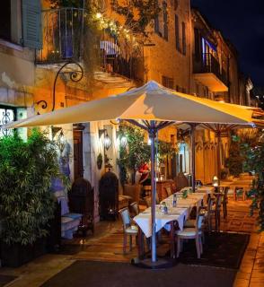 Arcades Piazza - Valbonne Historic Village - Roof Top Guest House - Valbonne - 8