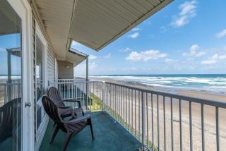 Oceanfront Suite - 2 Queen Beds - Beach Access - Pool and Hot Tub - 9