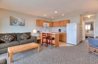 Oceanfront Suite - 2 Queen Beds - Beach Access - Pool and Hot Tub - Lincoln City - 3