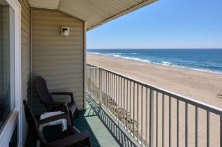 Stunning Oceanfront Suite - Full Kitchen - Pool and Hot Tub - 4