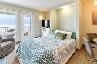Stunning Oceanfront Suite - Full Kitchen - Pool and Hot Tub - 5