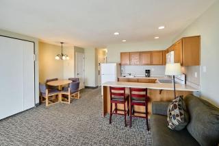 Top Floor Corner King Suite - Stunning Ocean and River Views - Lincoln City - 1