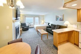 Stunning Oceanfront Suite - Full Kitchen - Heated Indoor Pool & Hot Tub - 8