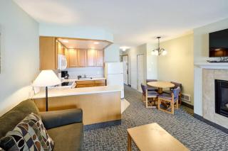 Stunning Oceanfront Suite - Full Kitchen - Heated Indoor Pool & Hot Tub - 1