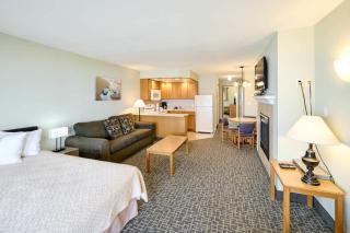 Stunning Oceanfront Suite - Full Kitchen - Heated Indoor Pool & Hot Tub - 3