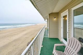 Top Floor Family Suite with Fireplace and Kitchen - Beach Access - Beautiful Ocean Views - Lincoln City - 4