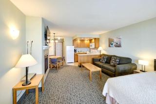 Top Floor Family Suite with Fireplace and Kitchen - Beach Access - Beautiful Ocean Views - 2