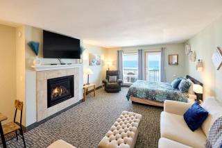 Top Floor Ocean View Suite - Sleeps Six - Pool & Hot Tub Access - 9