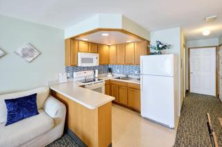 Top Floor Ocean View Suite - Sleeps Six - Pool & Hot Tub Access - 1