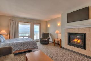 Stunning Oceanfront Suite - Sleeps Six - Top Floor - Heated Pool & Hot Tub Access - Lincoln City - 0